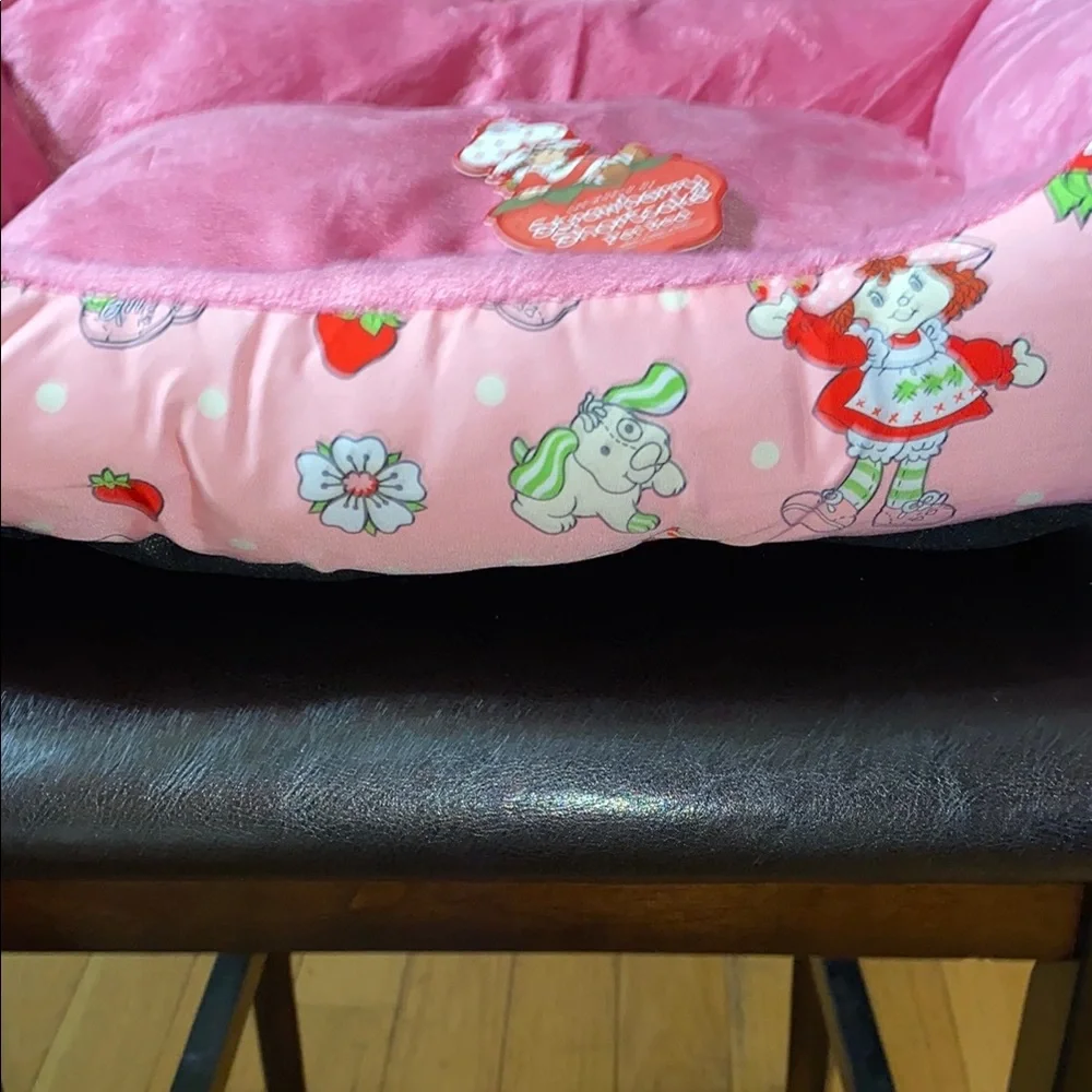 Strawberry Shortcake Pink Pet Bed